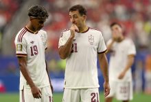 Lamine Yamal #19 of Spain speaks with Mikel Oyarzabal #21 of Spain during the FIFA World Cup 2026 Round Of 16 match between Portugal and Spain at Dallas Stadium on July 06, 2026 in Arlington, Texas. (Photo by Lars Baron/Getty Images)