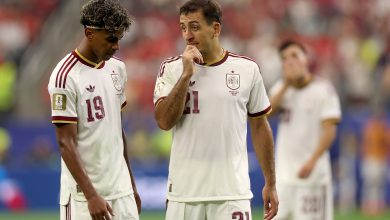 Lamine Yamal #19 of Spain speaks with Mikel Oyarzabal #21 of Spain during the FIFA World Cup 2026 Round Of 16 match between Portugal and Spain at Dallas Stadium on July 06, 2026 in Arlington, Texas. (Photo by Lars Baron/Getty Images)