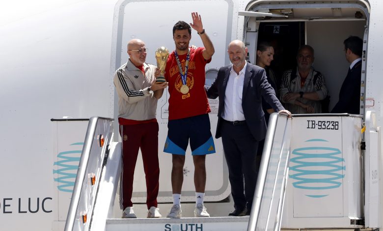 Luis de la Fuente, Head Coach of Spain, Rodri of Spain and Rafael Louzan, Spain Football Association President, pose with the trophy as the Spanish team arrive at Adolfo Suarez Madrid–Barajas Airport ahead of the FIFA World Cup 2026 Trophy parade on July 20, 2026 in Madrid, Spain. The final match of the FIFA World Cup 2026 was held at New York New Jersey Stadium in New Jersey between Spain and Argentina. (Photo by Pablo Blazquez Dominguez/Getty Images)