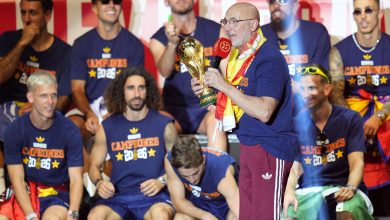 Luis de la Fuente, Head Coach of Spain, celebrates on stage during the FIFA World Cup 2026 Trophy parade on July 20, 2026 in Madrid, Spain. The final match of the FIFA World Cup 2026 was held at New York New Jersey Stadium in New Jersey between Spain and Argentina. (Photo by Diego Souto/Getty Images)