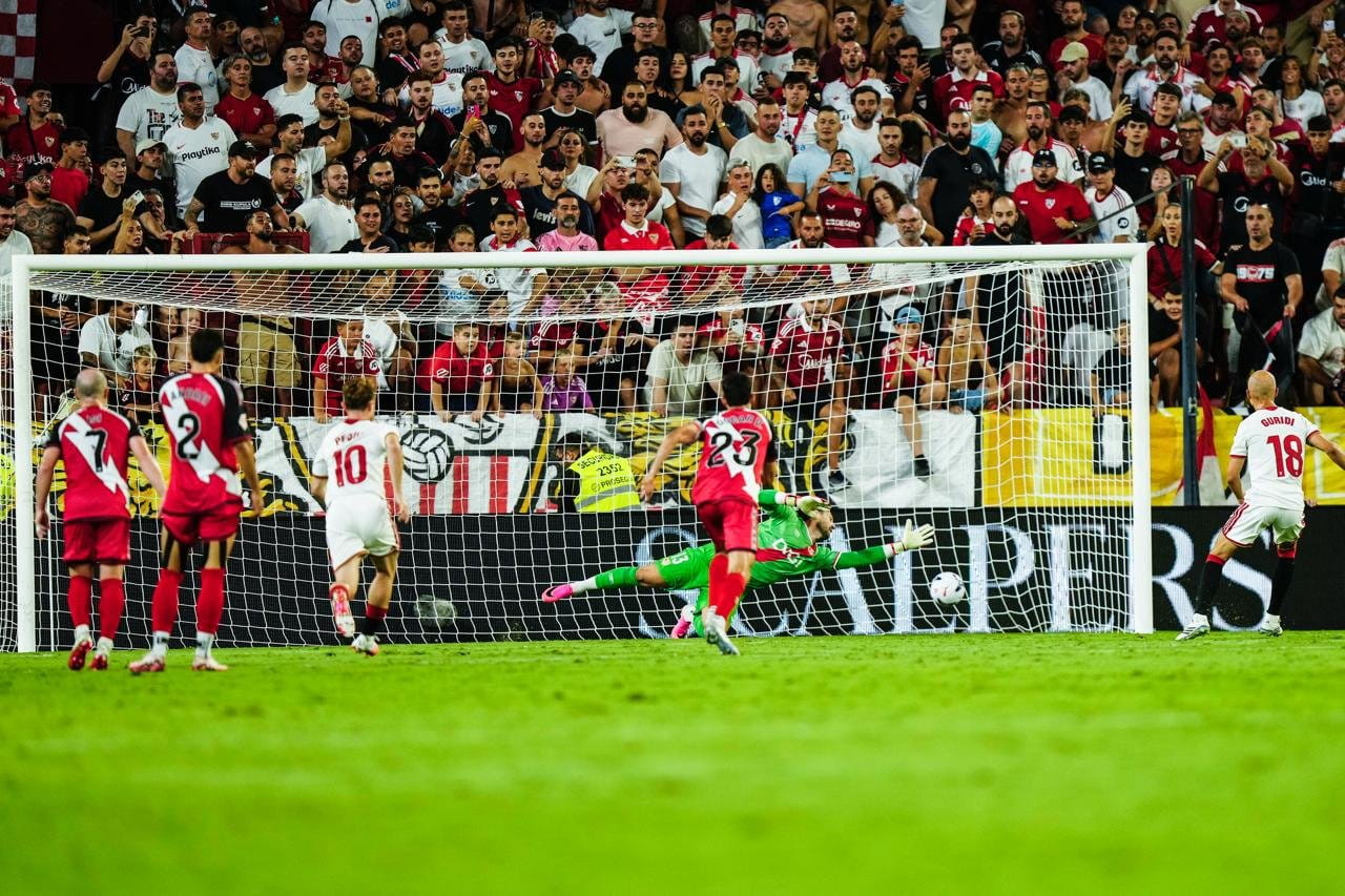 El Sevilla consigue los tres puntos desde el punto de penalti.