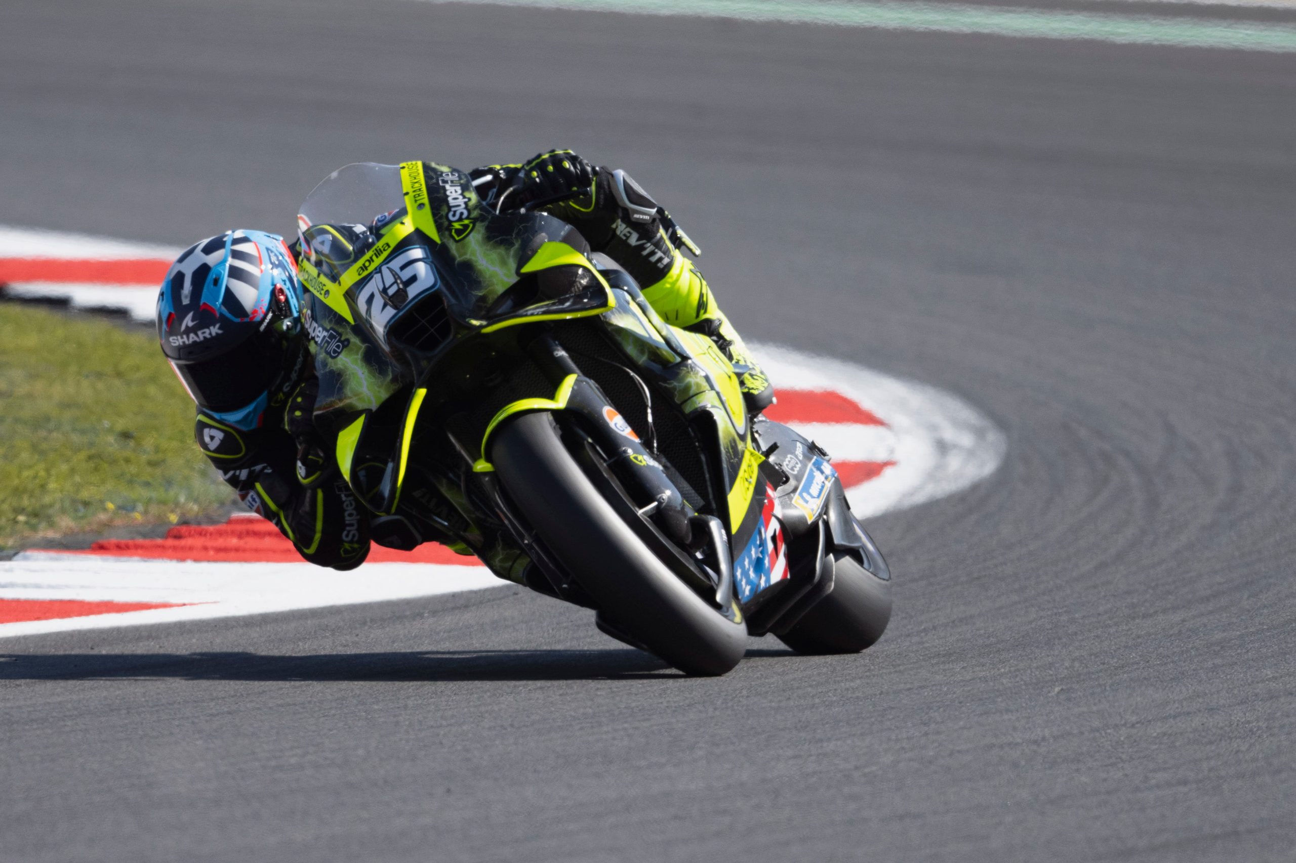 Raúl Fernández en un entrenamiento en Silverstone