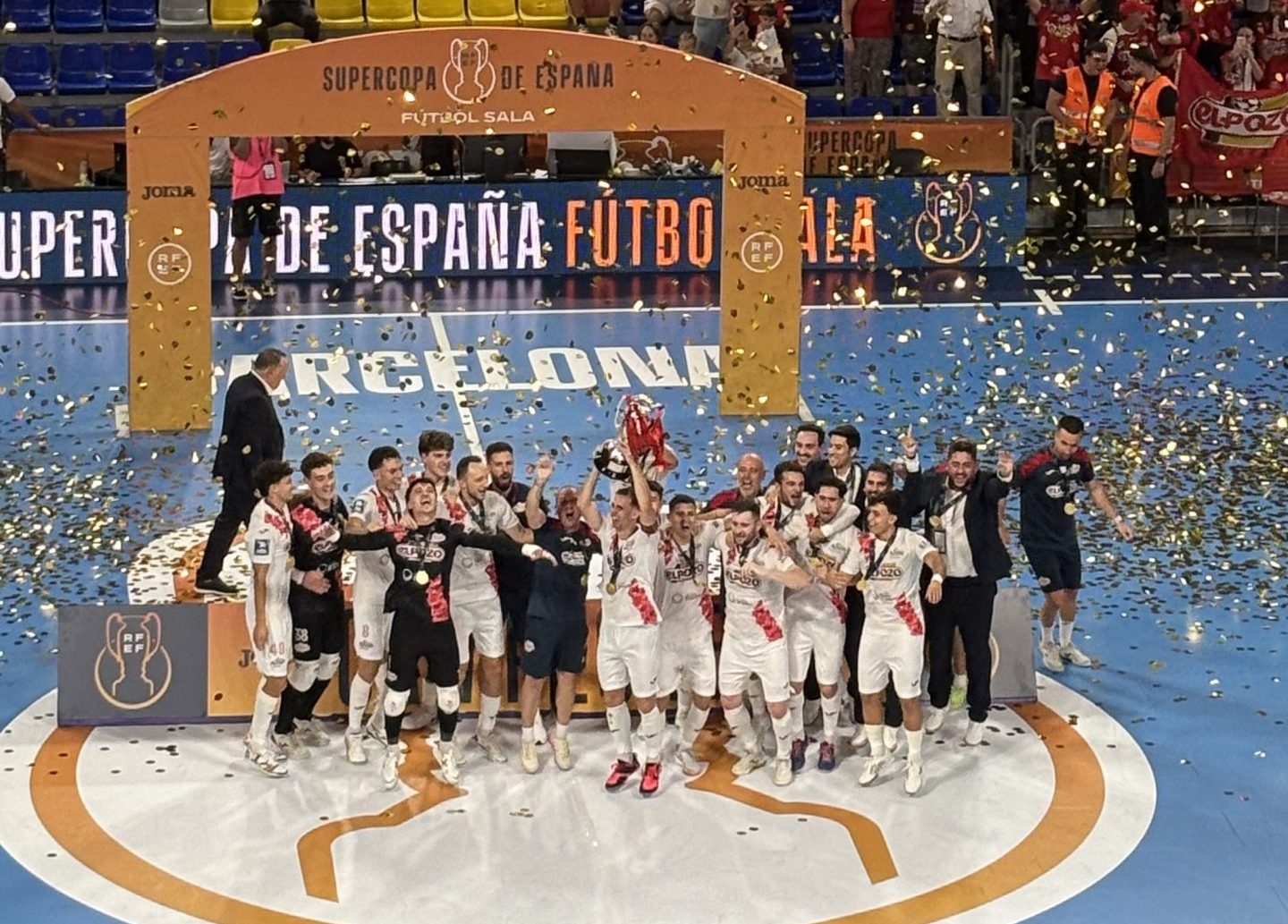 9 años después, ElPozo Murcia levanta un nuevo titulo. Foto by Paula Bernabeu