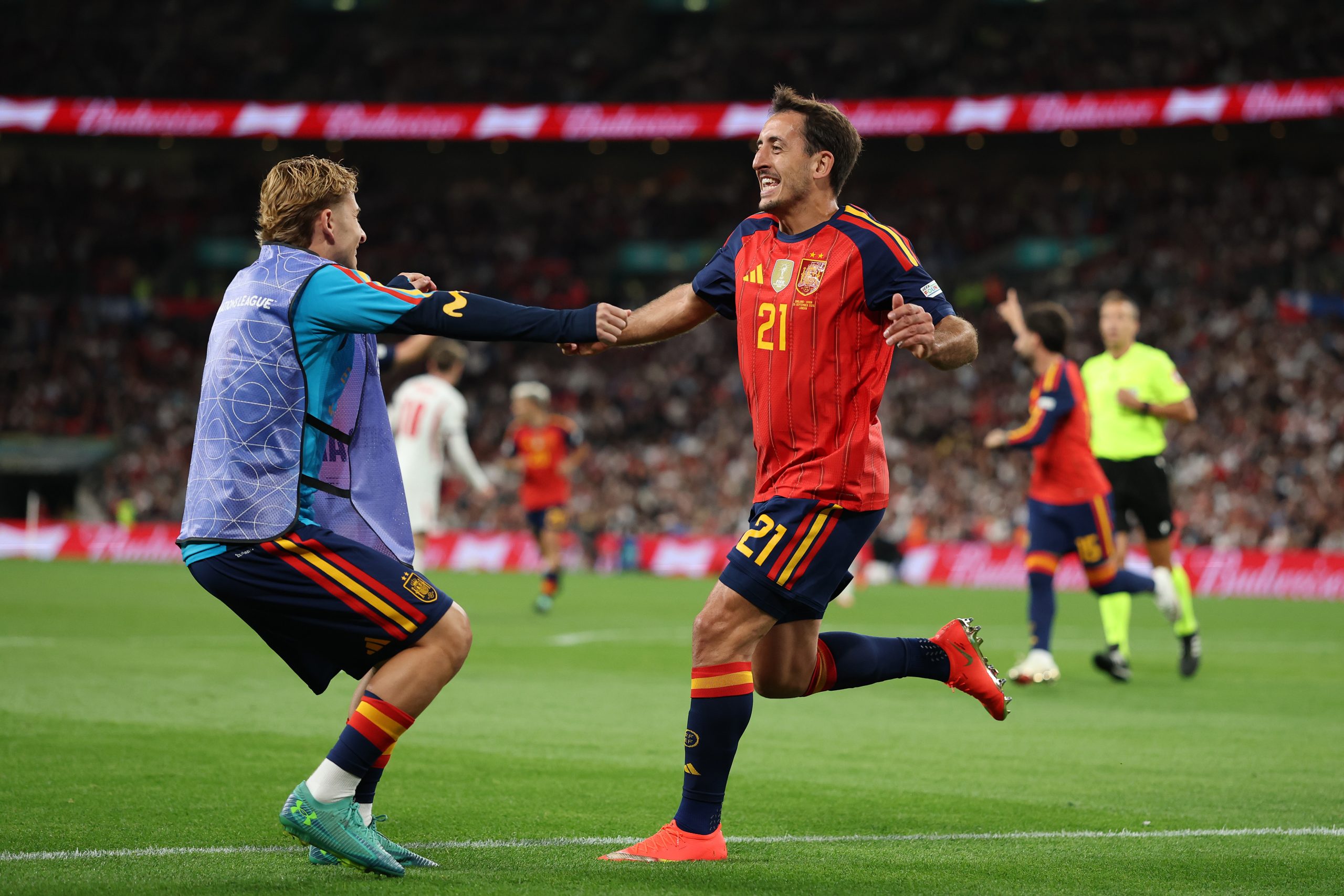 España estrena segunda estrella de la mejor manera, con victoria