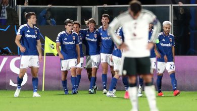 El Como se exhibe contra el United
