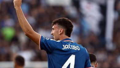 Jacobo Ramón celebra un gol en un partido con el Como