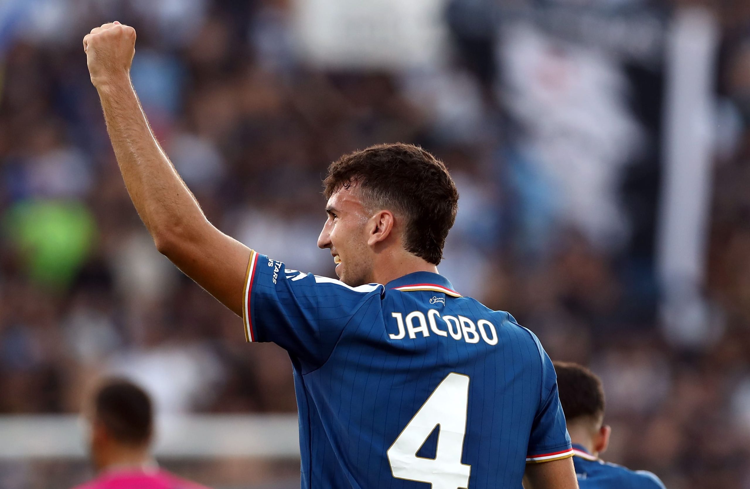 Jacobo Ramón celebra un gol en un partido con el Como