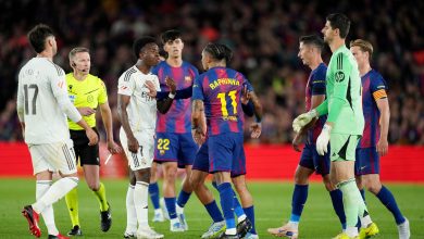 Vinicius Junior of Real Madrid clashes with Raphinha of FC Barcelona, before Referee Alejandro Hernandez Hernandez shows a yellow card to Raphinha, during the LaLiga EA Sports match between FC Barcelona and Real Madrid CF at Spotify Camp Nou on May 10, 2026 in Barcelona, Spain. (Photo by Alex Caparros/Getty Images)