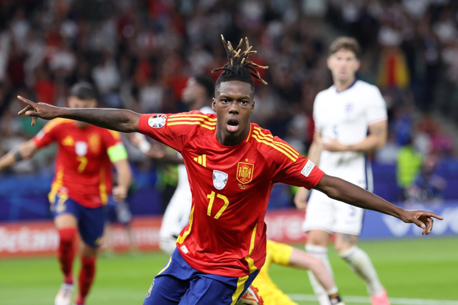 Nico Williams abandona la concentración con la selección por lesión